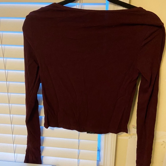 Maroon long sleeved crop top with zipper - Picture 2 of 3